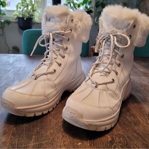 Women’s UGG White Yose Fluff Winter Boots - US 9